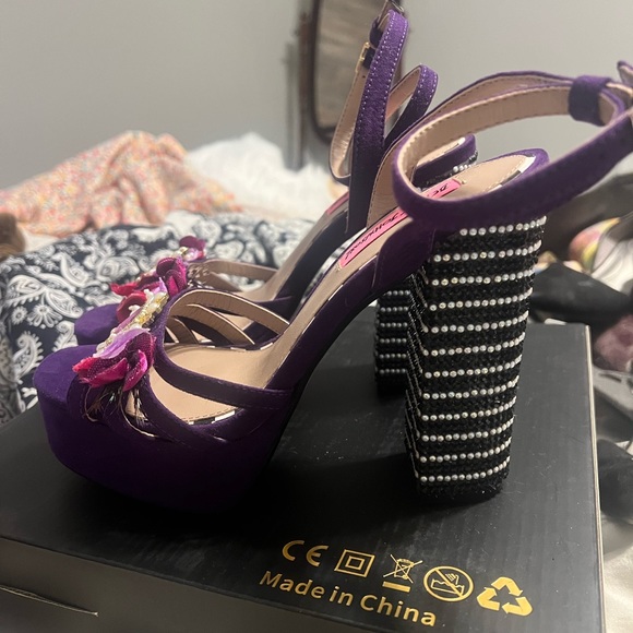Betsey Johnson Never Worn brand new Marlo purple heels - Picture 3 of 6